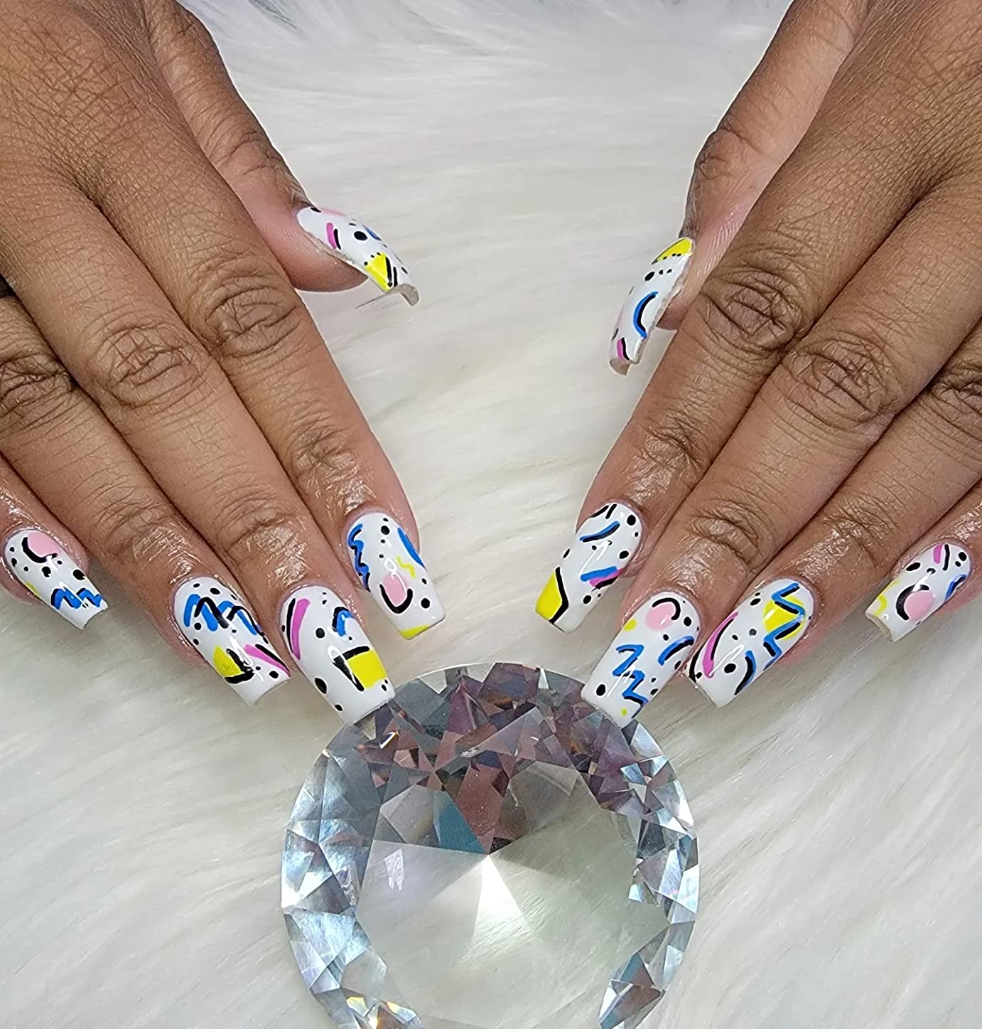 Nagelkonstset i 12 Färger